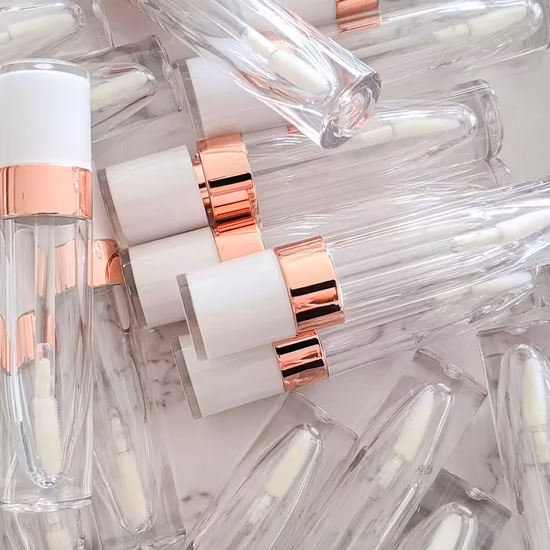 Tubo de brilho labial vazio com logotipo personalizado ouro rosa superior branco 5ml tubo de brilho labial com bastão grande