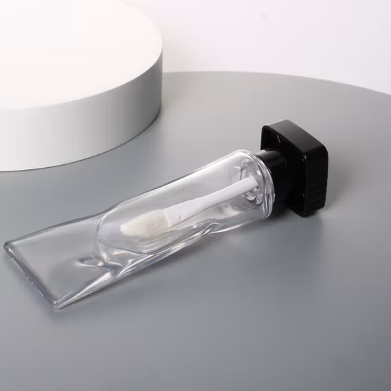 Batom de cor branca recarregável Recipiente de gloss personalizado com estampagem a quente Tubos de gloss de plástico branco superior